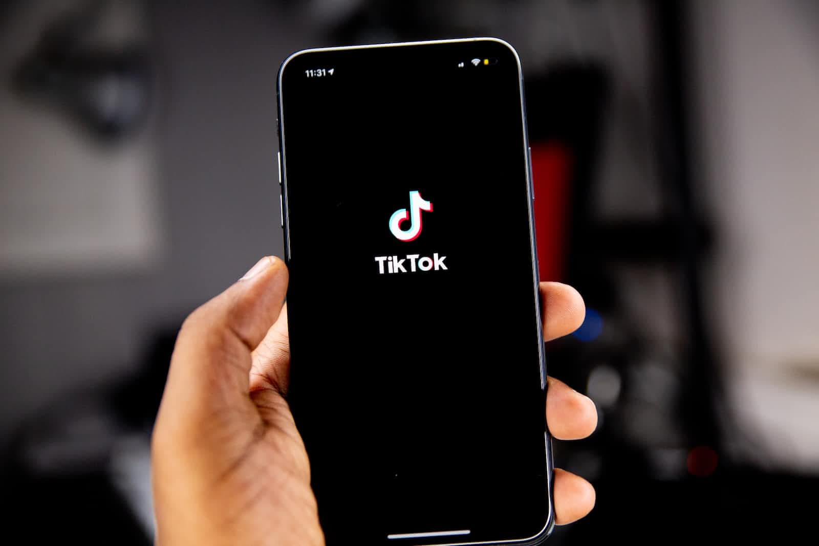TikTok Addiction: How not to Lose Hours of Your Life unproductively ?